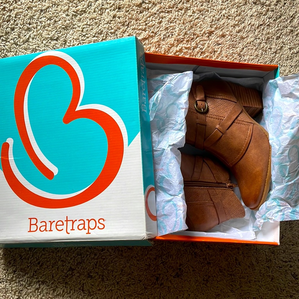 Baretraps Auburn boots size 6.5 new in box never worn originally 89$